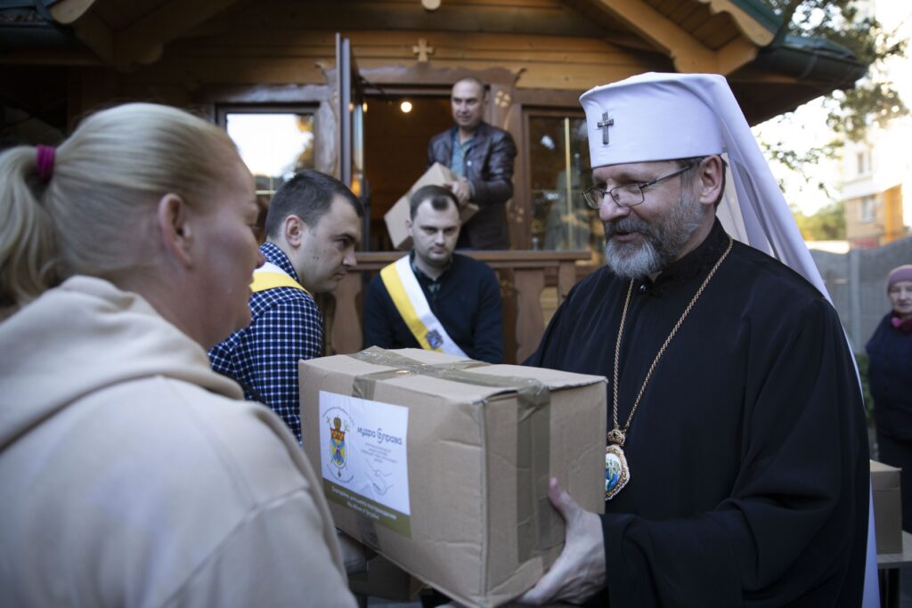 Patriarch Sviatoslav distributing aid.